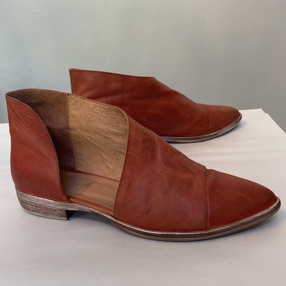 Free People Royale Flat in Whiskey **FITS LIKE 37/6.5*** but listed as size 39/9 - Picture 9 of 12